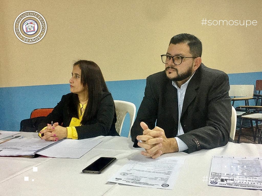Alumnos del 1er. curso de Ciencias Contables presentan trabajo final de semestre en Metodología de la Investigación